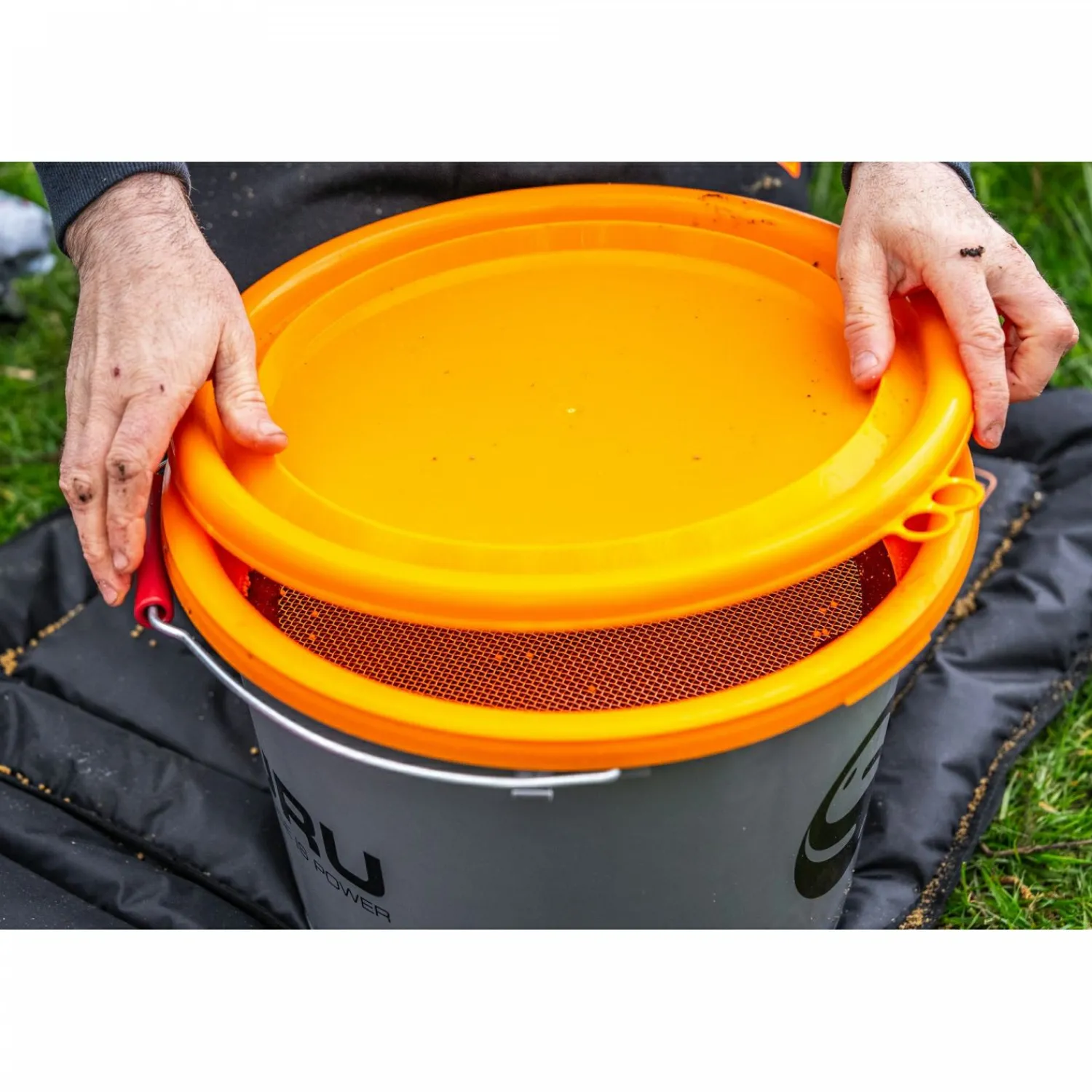 Guru Bucket Grey (18 l)< Angelkoffer & Angelboxen ·Futtereimer
