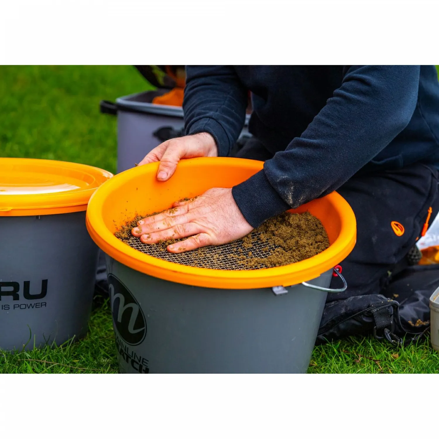 Guru Bucket Grey (18 l)< Angelkoffer & Angelboxen ·Futtereimer