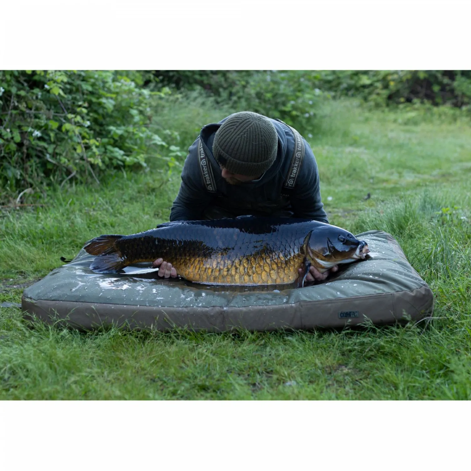 Outlet Compac Hybrid Mat Dark Kamo Karpfensäcke & Abhakmatten|Karpfenangeln-Zubehör