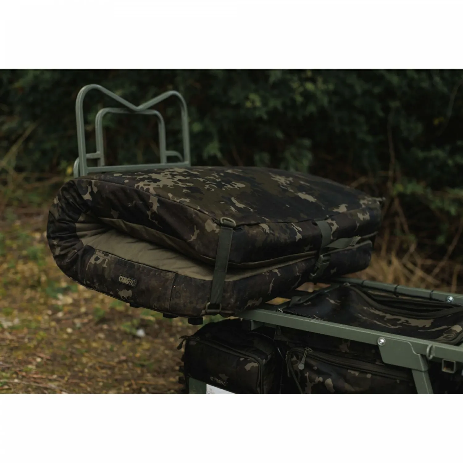 Outlet Compac Hybrid Mat Dark Kamo Karpfensäcke & Abhakmatten|Karpfenangeln-Zubehör