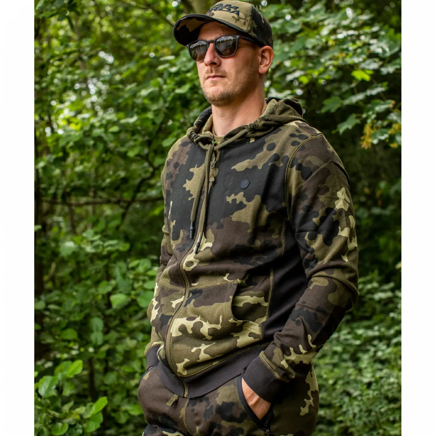 Korda Zip Hoodie Dark Kamo< Angelpullover & -Strickjacken