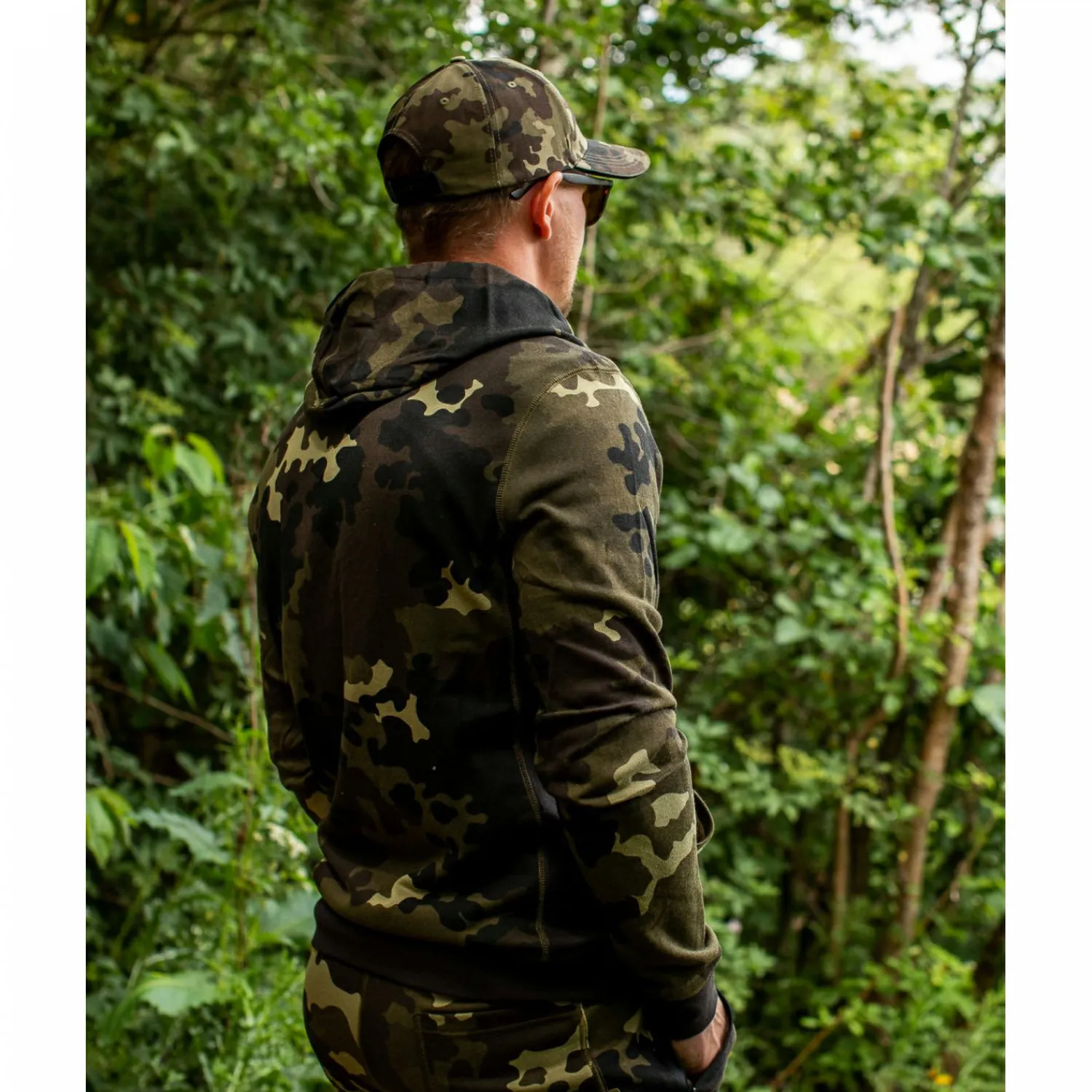Korda Zip Hoodie Dark Kamo< Angelpullover & -Strickjacken